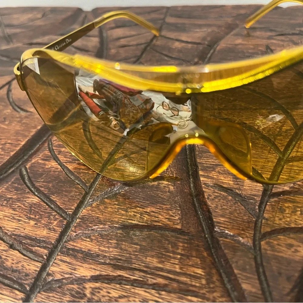 Christian Dior Rodeo Drive Limited Edition Yellow Shield Visor Sunglasses - Picture 6 of 7